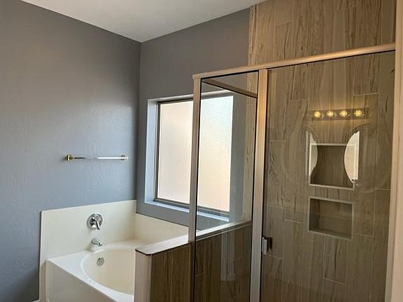 3rd image of 1288 E Melrose Loop