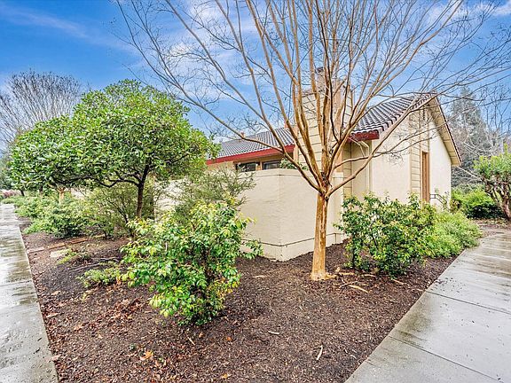 3rd image of 226 Park Place Drive