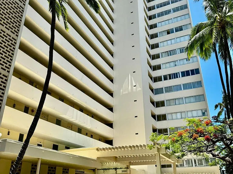 2895 Kalakaua Ave #302 — Photo 3
