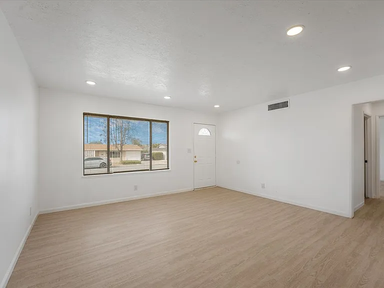 11629 Madison St — Photo 4