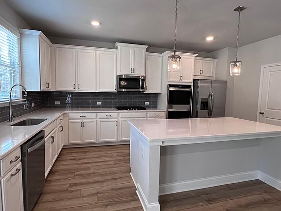 4th image of 369 Caledonia Ct