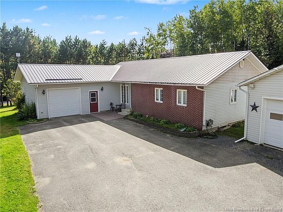 2nd image of 3 Maple St