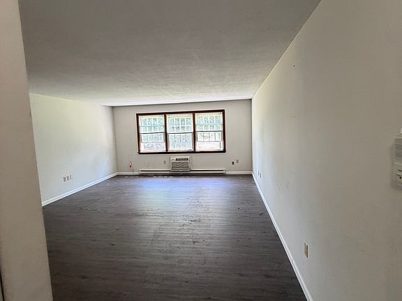 2nd image of 1000 Laura Ln #A