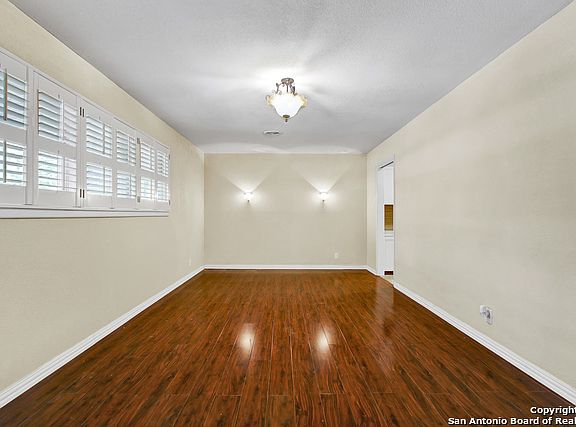 2nd image of 2903 Gainesborough Dr
