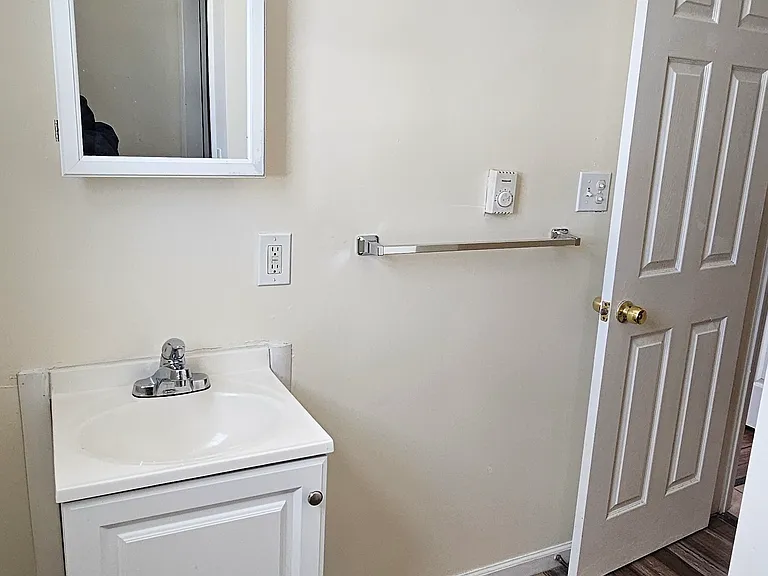 16 Sauquoit St #E — Photo 9