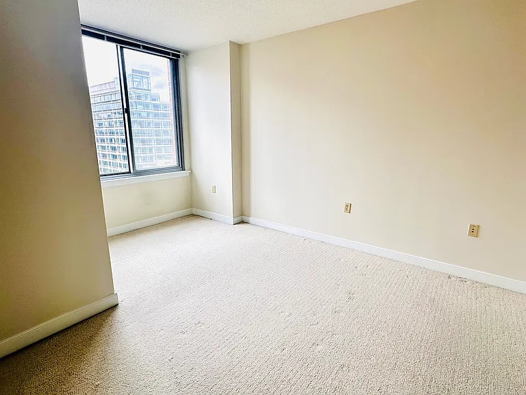 555 Massachusetts Ave NW #907 — Photo 6