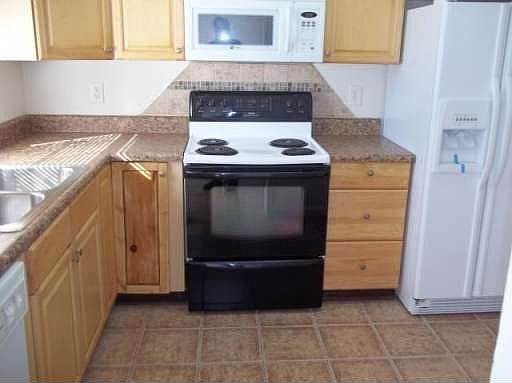 3rd image of 963 Tiburon Ln