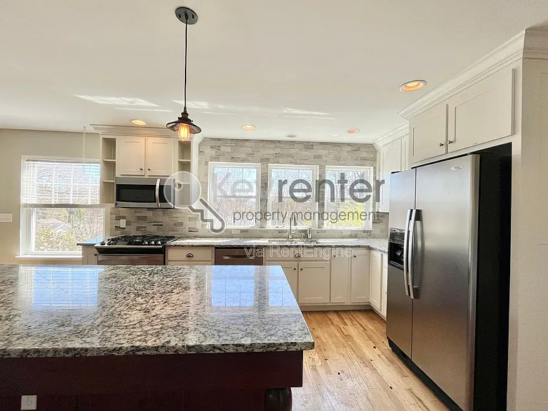 1216 Hanover St — Photo 4