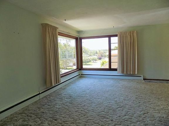 4th image of 3639 Lyndale Dr