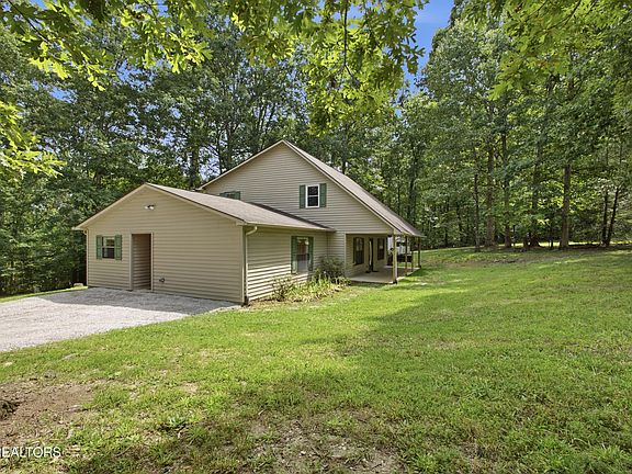 3rd image of 152 Maple Ln