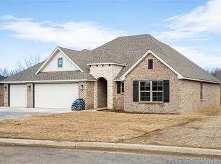 8457 Spring Creek Ct, Claremore, OK 74019