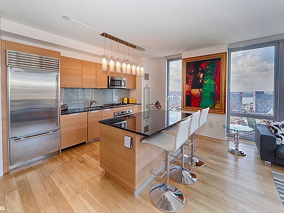 4th image of 310 W 52nd St APT 27H