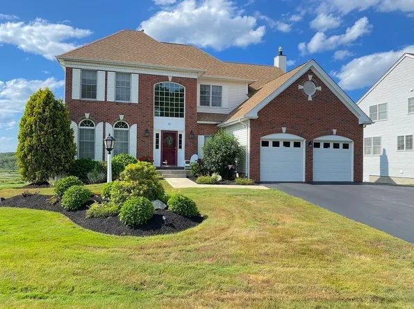15 Fairways Ln, Methuen, MA 01844