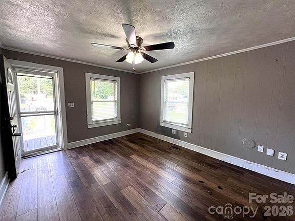 4th image of 409 S Maple St