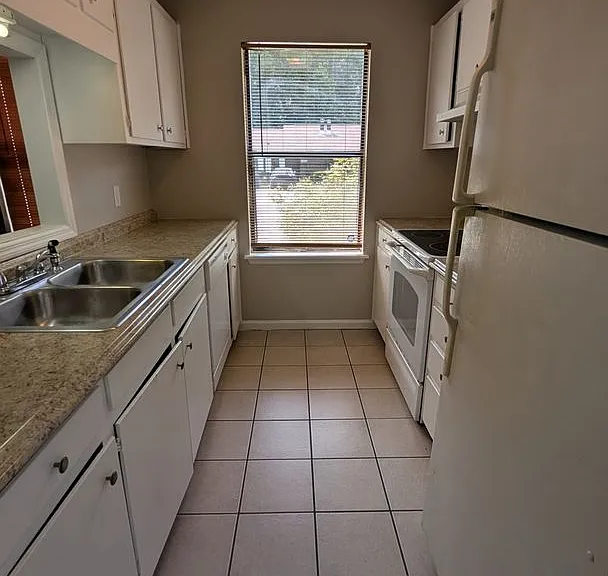 184 Dorchester Manor Blvd #A — Photo 3