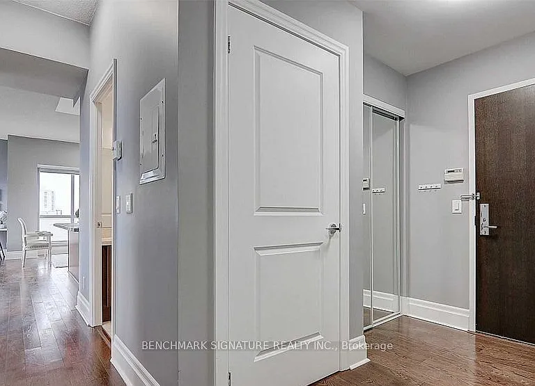 1 Upper Duke Cres #901 — Photo 24
