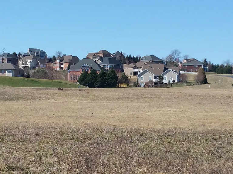 155 Chelsea Cir — Photo 1