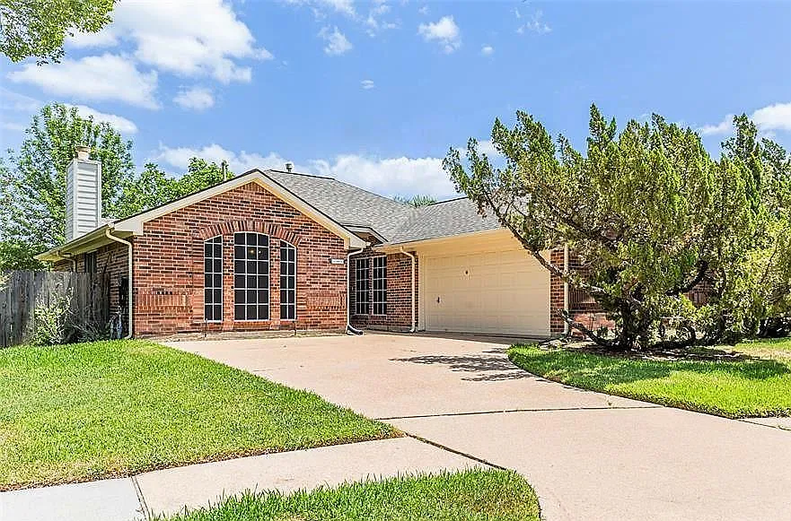 3 bed, 2209 sqft, $2,200 — Photo 1