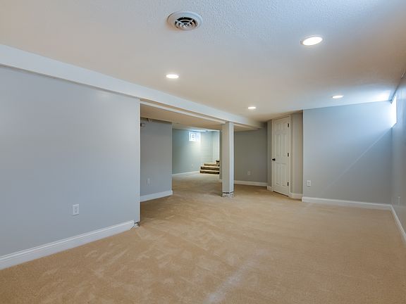 4th image of 926 Sheridan Ave N