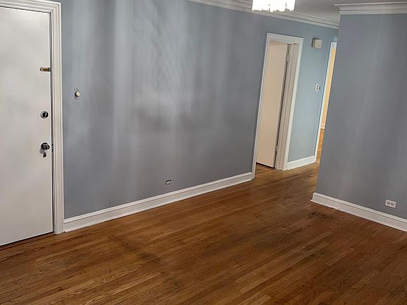 5th image of 2831 N Merrimac Ave #2