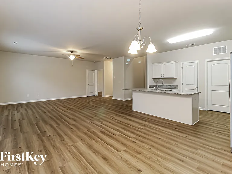1136 Scarlett Dr — Photo 3