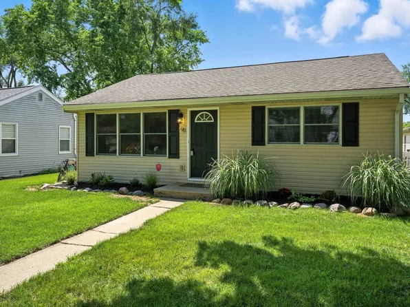 98 S Heather Dr, Crystal Lake, IL 60014