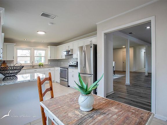 5th image of 2200 Crescent Dr #C