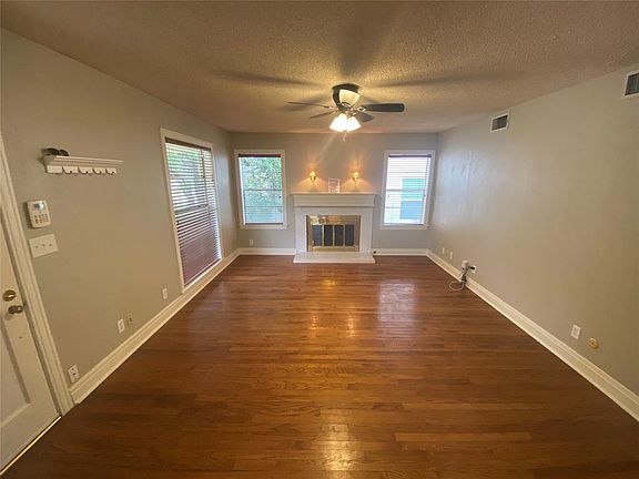 4th image of 4425 Calmont Ave