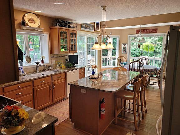 5th image of 3053 Pleasantwood Dr