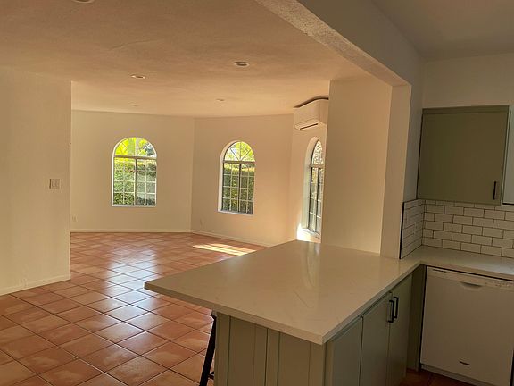 Large new countertop, kitchen bar
