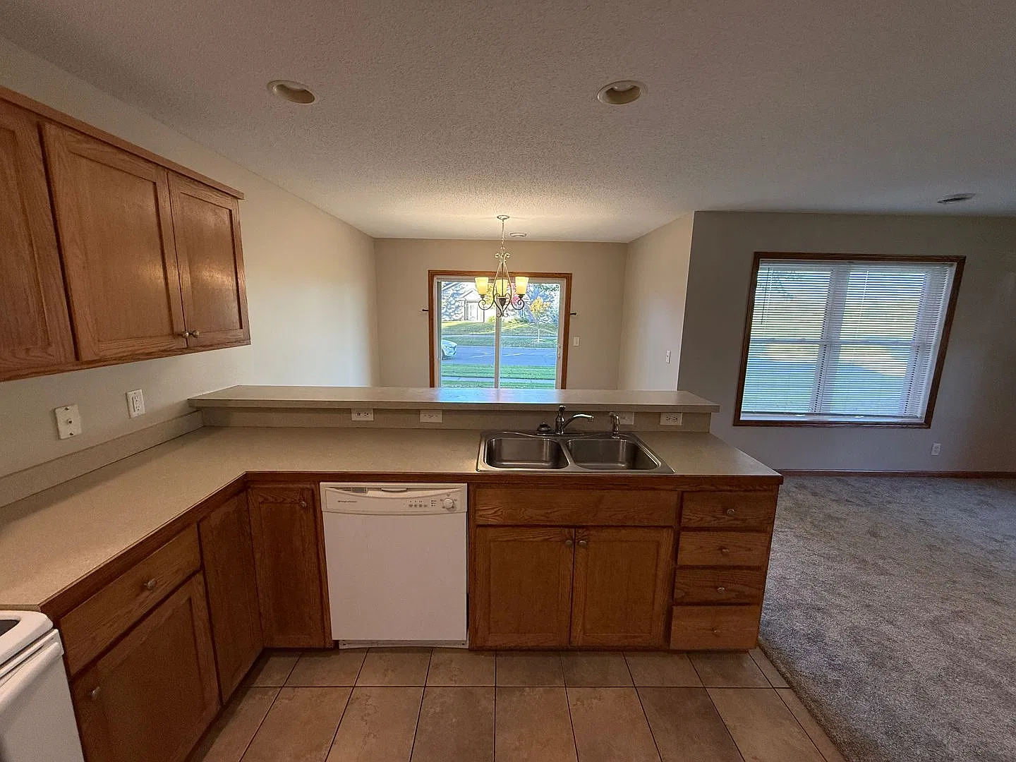 Beautiful Updated 3-Bedroom Townhome with 2-Stall Garage — Photo 2