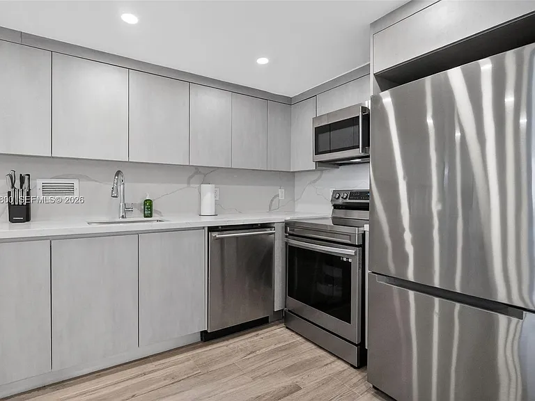 2301 Collins Ave #943 — Photo 25