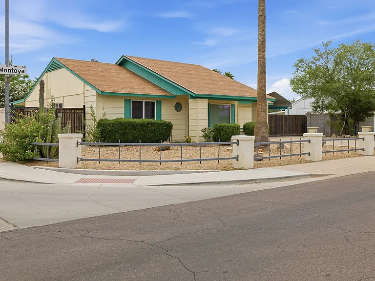 1301 W Montoya Ln — Photo 2