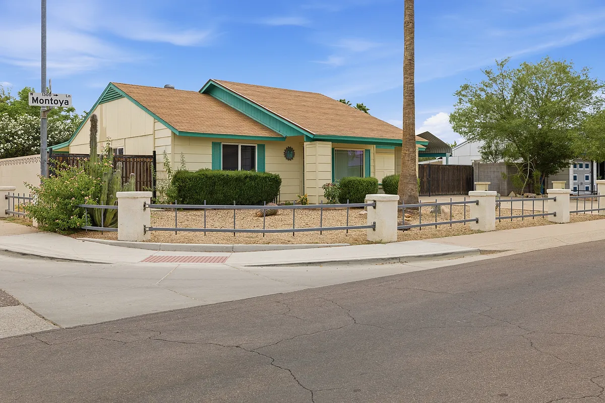 Building Photo - 1301 W Montoya Ln