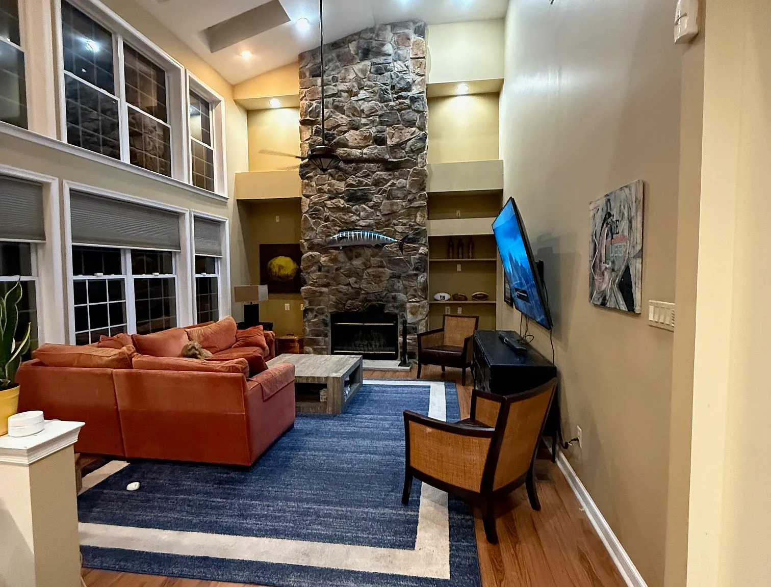 4 bed, 2.5 bath, 3758 sqft, $4,700 — Photo 4