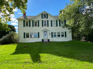 4 Robin Glen Rd, Stratham, NH 03885