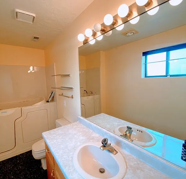 2330 Adonis Cir — Photo 16