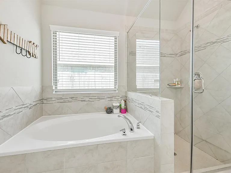 18906 Sorrento Point Dr — Photo 14