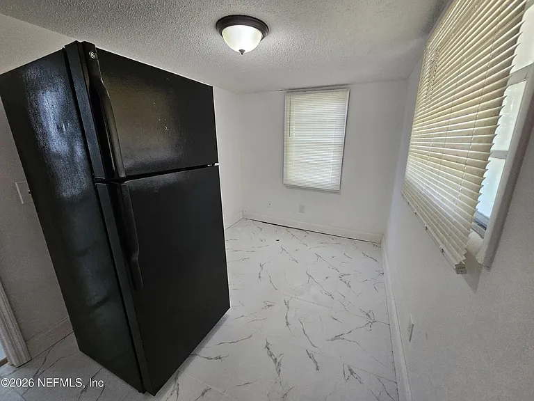3920 N Davis St — Photo 3
