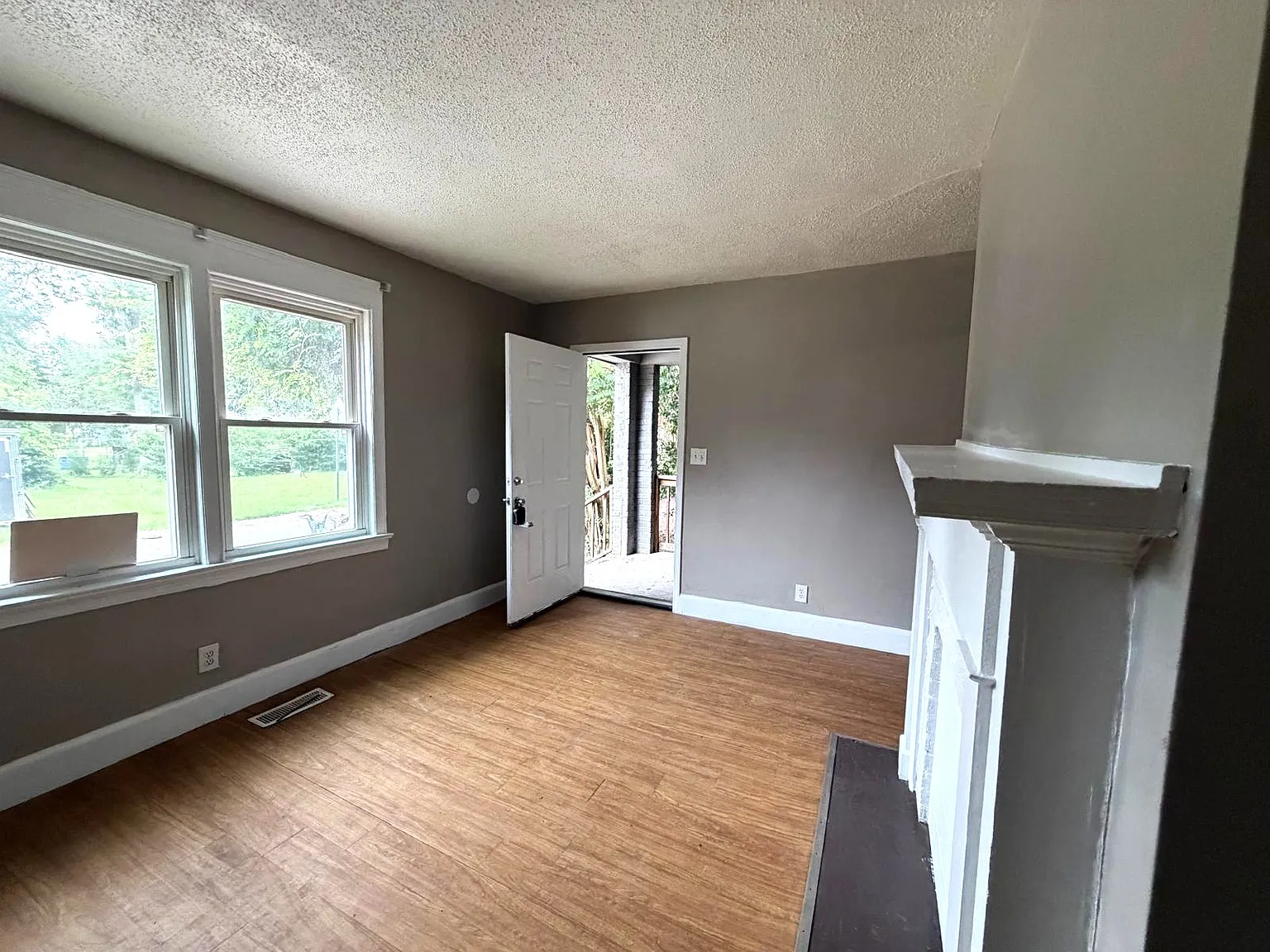 2 bed, 888 sqft, $1,175 — Photo 3