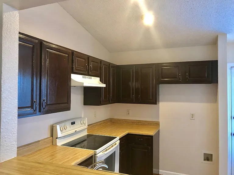 615 Valley Spring Dr — Photo 5