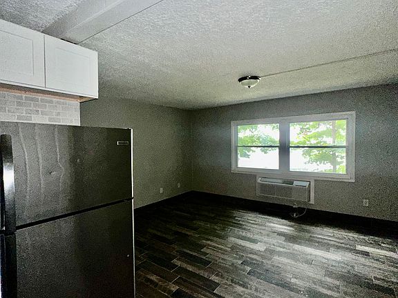 4th image of 31 Austin St APT 6B
