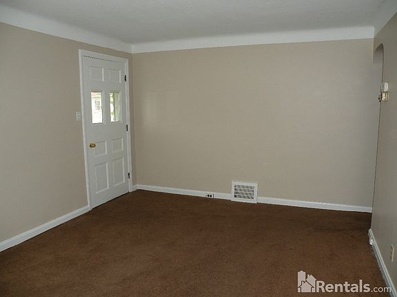 3rd image of 10513 Penfield Ave