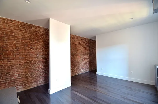 Rented by CITY SKYLINE REALTY INC | media 18