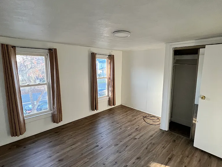 65 Tompkins St — Photo 14