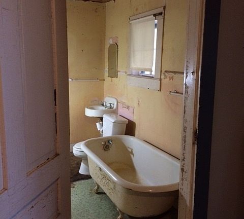 5th image of 542 N Church