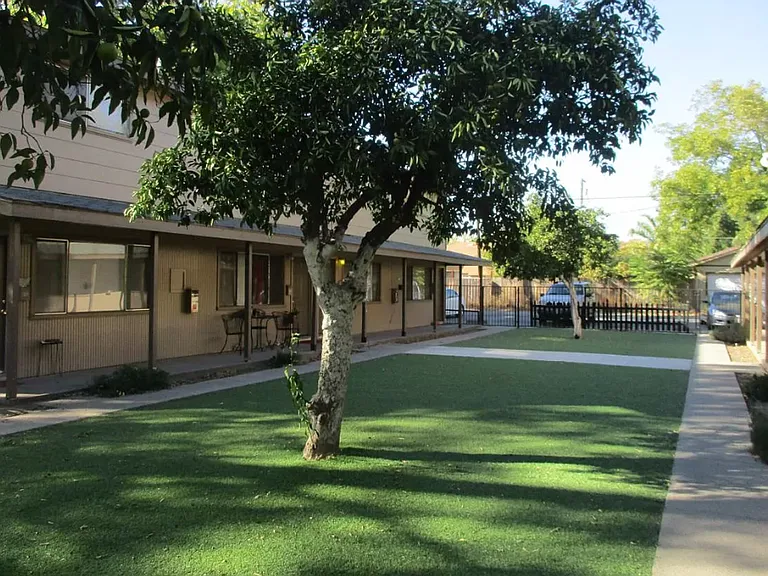 826 Pomona Ave — Photo 4