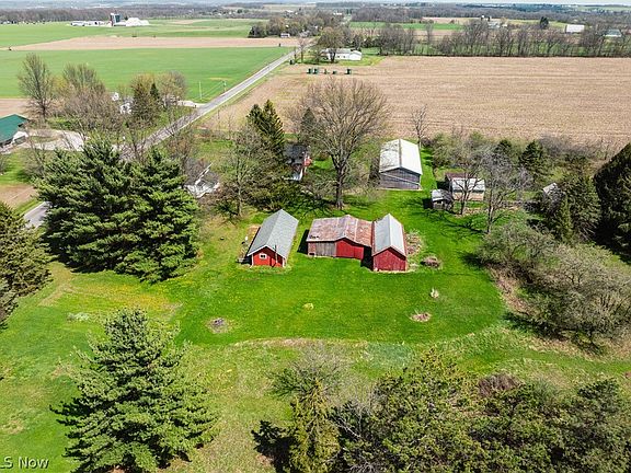 3rd image of 2483 Steiner Rd