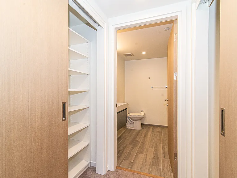 230 7th St #403 — Photo 9