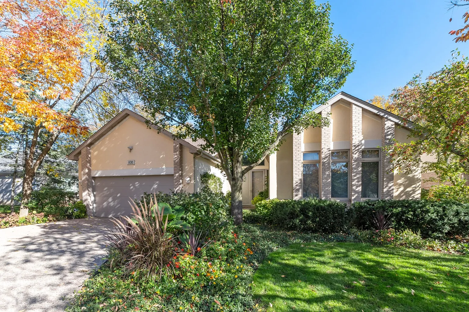 830 Croftridge Ln photo 1